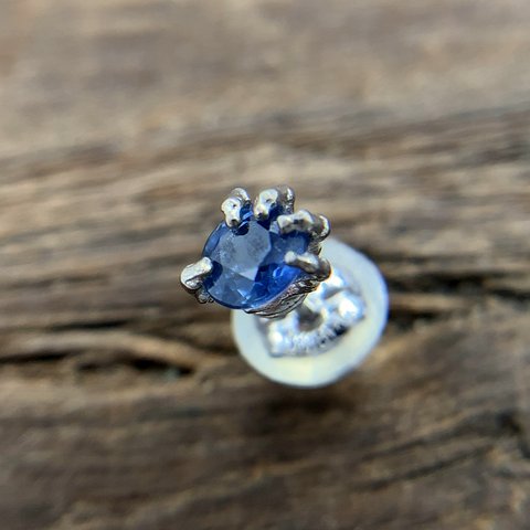 サファイア メンズピアス/k18 ホワイトゴールド 片耳用/セカンドピアス つけっぱなし/メンズ アクセサリー/男性へのプレゼント/pe29