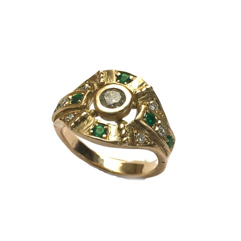Shield Eye Ring with Diamond and Emerald
