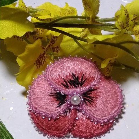 パンジーのブローチ(刺繍)