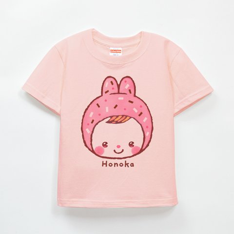 名入れ　名前入り　Ｔシャツ（キラキラした目のイチゴうさぎちゃん/アプリコット）