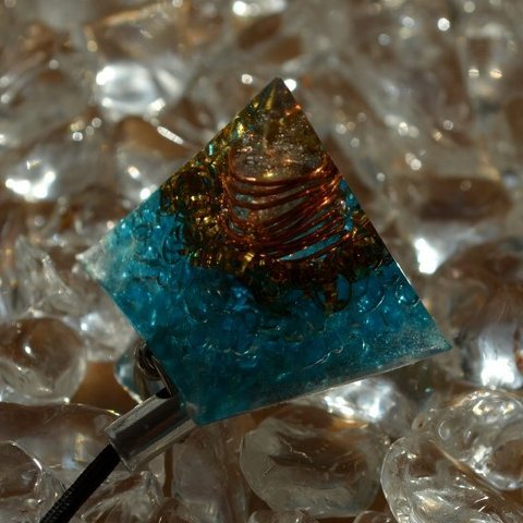 オルゴナイト （2.0cmピラミッド型）【ガラス】（ソフト）青②