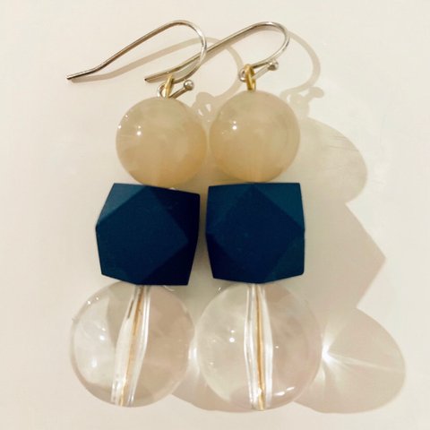 アクリルデザインピアス