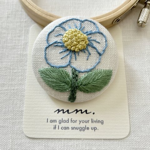 47㍉ お花の刺繍ブローチ 