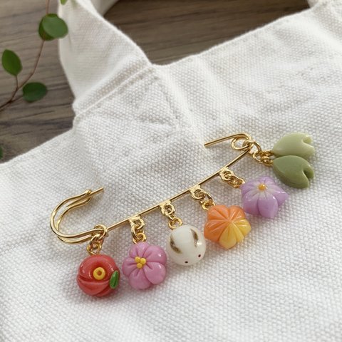 ミニチュア和菓子♡小さなお花のカブトピン 