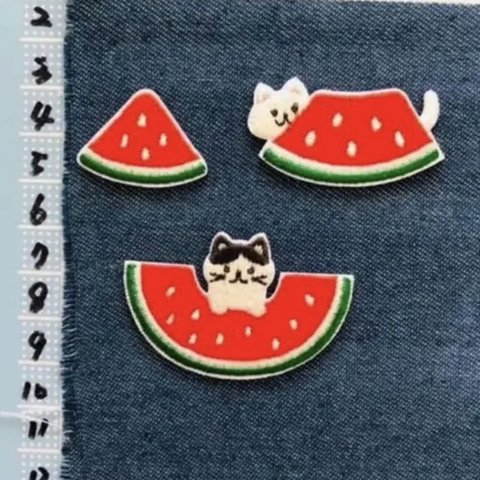 夏テーマ　ネコ　猫　スイカ　刺繍アイロンワッペン　シールワッペン