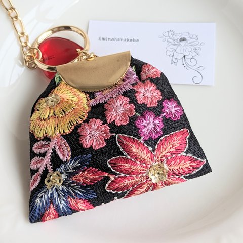 インド刺繍リボンの巾着型バッグチャーム大⑤　パール　ハート