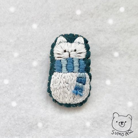 雪だるま猫＊刺繍ブローチblue