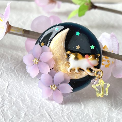 お星様つかまえた！　三毛猫ちゃんと夜桜のスマホグリップ　レジン　ねこ　月　三日月　夜空　星空　八重桜　プレゼント　花　フラワー　春　春色　韓国　iPhone Android  ギフト