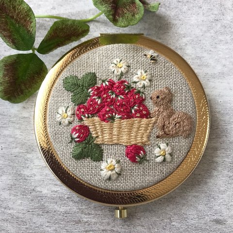 刺繍コンパクトミラー