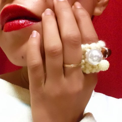 knit ring white 大ぶり ヴィンテージ ハンドメイド ピアス ビーズ パール パールボール ウッドビーズ を使った ニット リング ♡