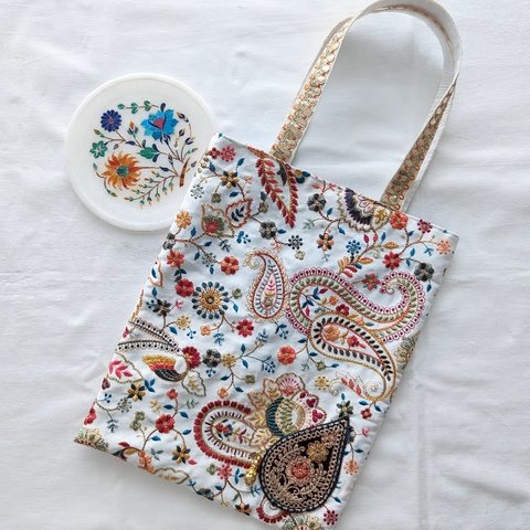 【Tote bag like an accessory…White&paisley】