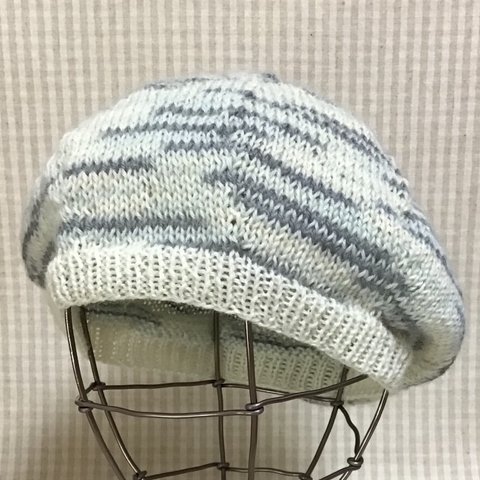 段染めミックスの純毛🐏合太で編んだかすみ模様のベレー帽/アクアブルーにグレー