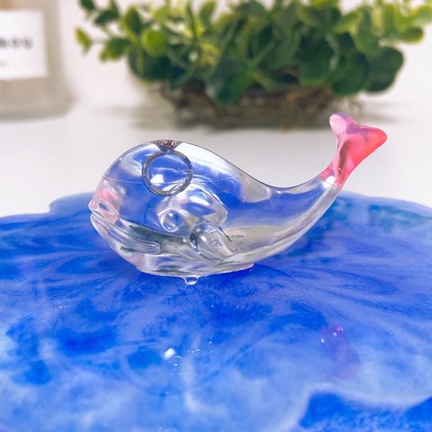 誕生石リング2月　アメジスト　ベビーリング　出産祝い　クジラの置物　記念日　ギフト　リング　レジン　オブジェ　インテリア　くじらのオブジェ　クリスマスプレゼント　　誕生日　くじらインテリア