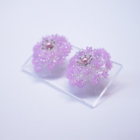 Design#018 イヤリング/ピアス #ビーズ #スパンコール #花 #フララー #パープル #藤 #ウェディング #デイリー #お出かけ #プレゼント #母の日 #春色 #フォーマル #紫