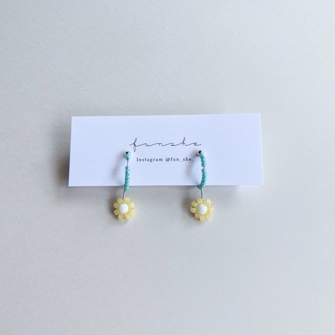 Tiny flower earrings (honey)