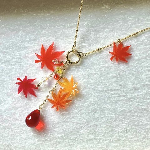 秋の紅葉🍁 色とりどりのモミジのY字ネックレス