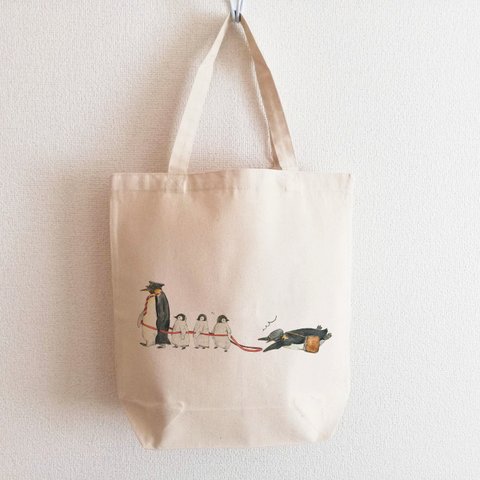 【送料無料・2サイズ】 コウテイペンギンの電車ごっこトートバッグ 絵本風水彩デザイン