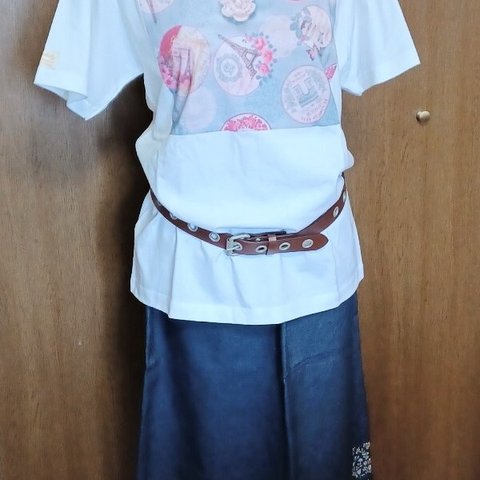 エッフェル塔柄Tシャツ　Mサイズ