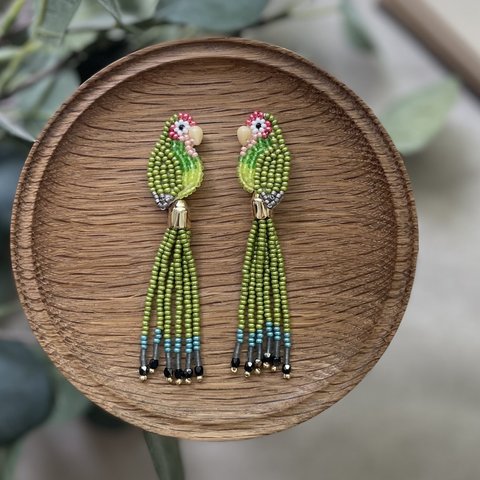 《animaux・ビーズ刺繍》コザクラインコピアス/イヤリング《受注生産》