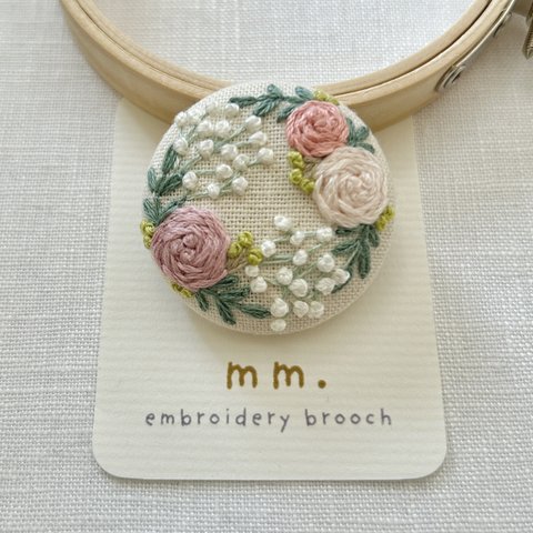 お花の刺繍ブローチ バラとかすみ草