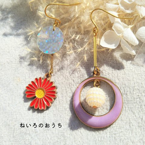 煌めく♪マーガレット❁と紫フープのアシンメトリーピアス/イヤリング