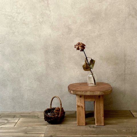 スツール　小さい椅子 木製 アンティーク風　イス　シャビー　北欧　オットマン　観葉植物置き　ミニテーブル　ブラウン
