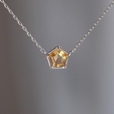 11月の誕生石 K10YG Citrine fimmhyrningur necklace　シトリン五角形ネックレス　天然石オレンジイエロー　ゴールド