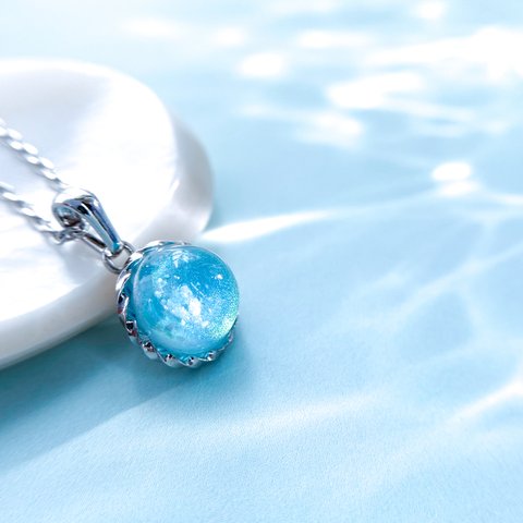 色が変わる 海色 一粒ネックレス 〜ocean blue〜 海 オーシャン アクア マリン ブルー 夏 水色 水　レジン