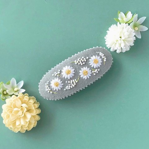 白いマーガレットの刺繍バレッタ  ＊ ビーズ　No.345