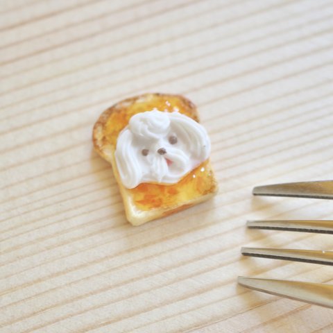 ホイップマルチーズトーストのミニチュア（白）