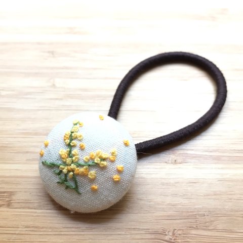 【刺繍ヘアゴム】ミモザのくるみボタン