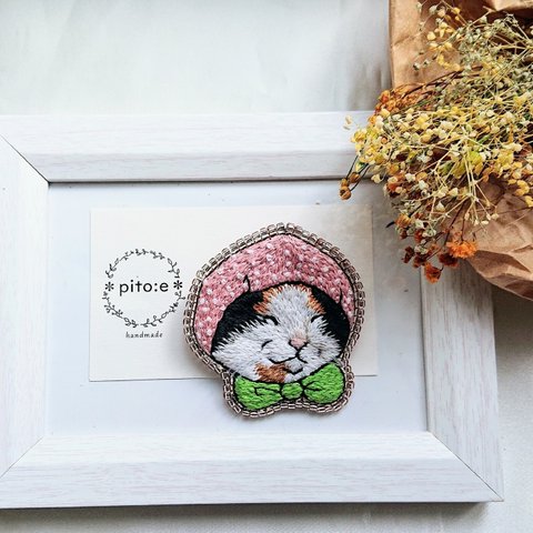 ＊刺繍ブローチ＊いちご姫の三毛猫ちゃん＊