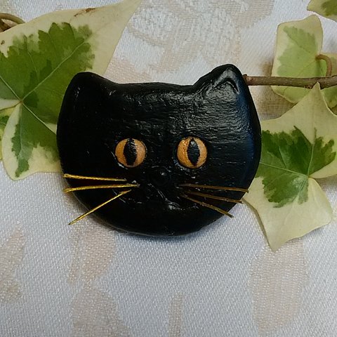 黒猫ビビのブローチ