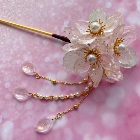 桜のかんざし ソメイヨシノの桜玉 金箔風薄いピンク色