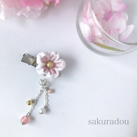 小さな桜のブローチ