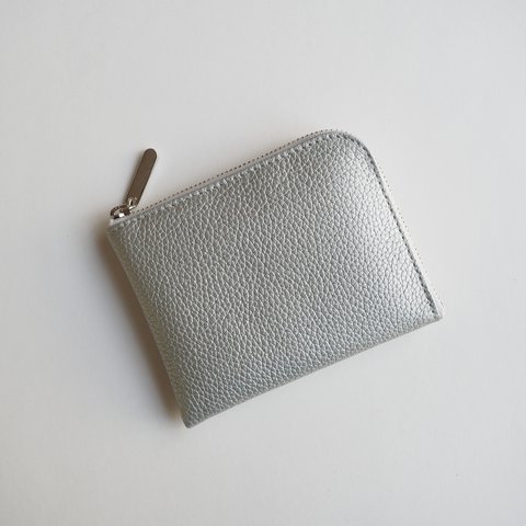 薄マチで使いやすい ハーフ財布 牛革 シュリンクシルバー コンパクト財布《スクイーズ》