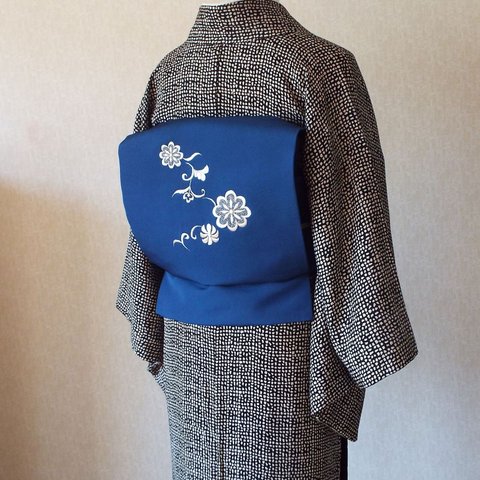 すぐに結べる「さくら造り帯」瑠璃紺にシルバーの花刺繍のお太鼓