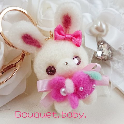 うさ🍓マスコットキーホルダー💝🐰リボン୨୧キッズ୨୧プレゼントにも💛  Bouquet&baby