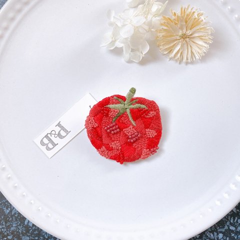 【新作】みずみずしいトマト！ ビーズ刺繍ブローチ