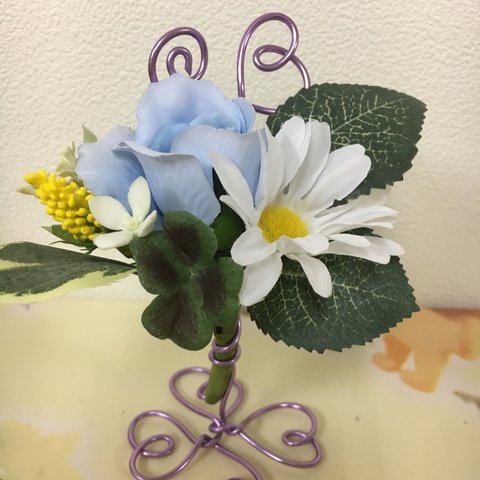 ワイヤースタンドの花束   四つ葉のクローバー  水色