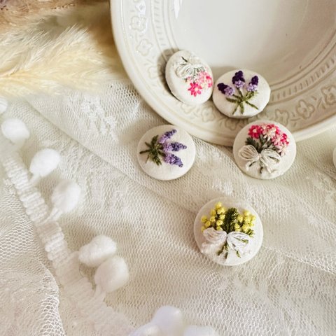 手刺繍 花束 リボン ヘアゴム  ( ピアス シリコンゴム 変更可)