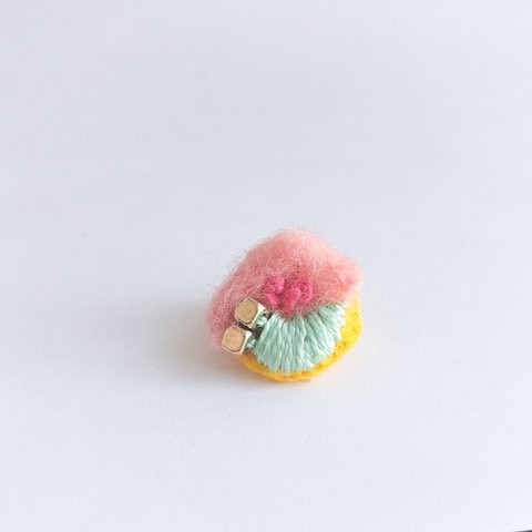 送料無料 春のお花 刺繍ブローチ S