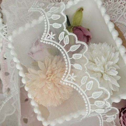 4m  葉っぱ 立体刺繍 チュールレ－ス リボン はぎれ  ハンドメイド 手芸 素材