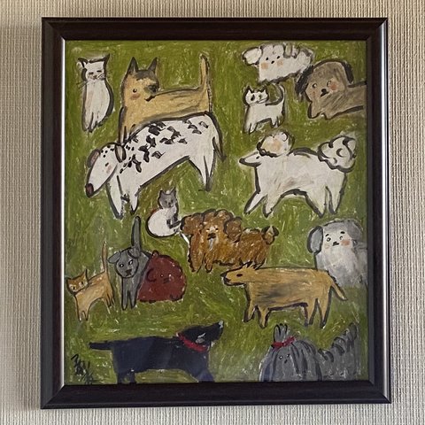 絵画 。壁掛け絵原画【晴れて草の上で楽しく遊んでいる猫と犬たち】