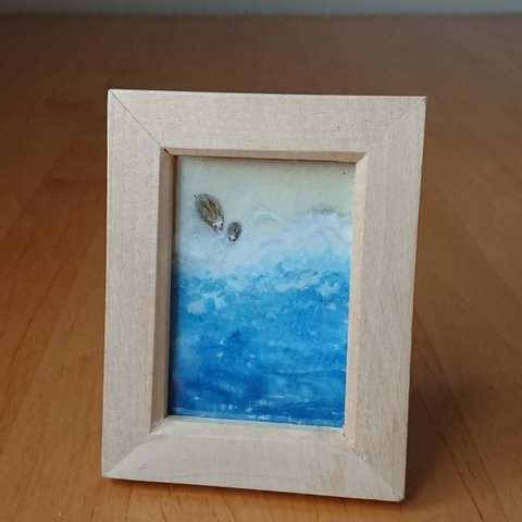 小さな額イラスト 透明水彩画 ハリネズミ親子 はじめての海