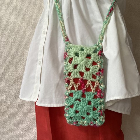 かぎ針編みキット☆グリーンとミックス糸のモチーフスマホショルダー