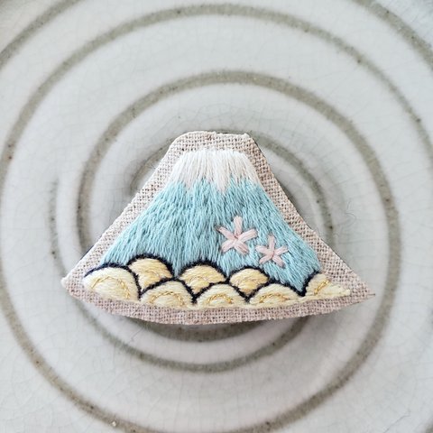 富士山刺繍ブローチ　その②【受注製作】