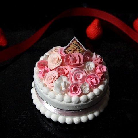 食品サンプル　バラのケーキ型ピンク　マグネット　小物入れ　