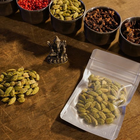 カルダモン25g【最高品質オーガニックグリーンカルダモンホール・グァテマラ産】Organic Green cardamom