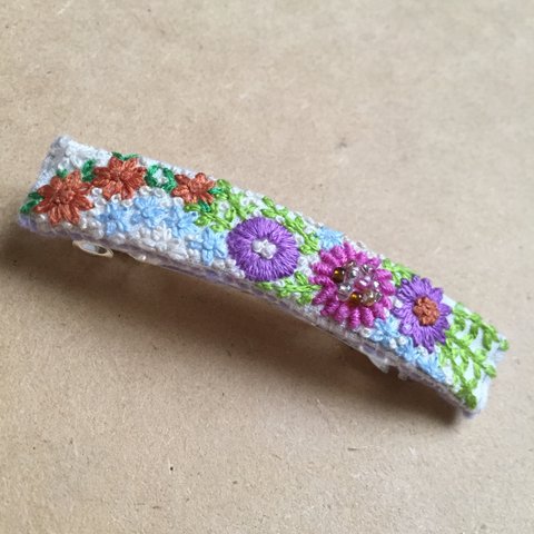 花刺繍のバレッタ 